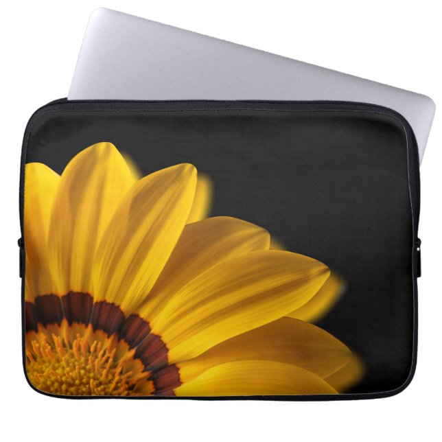 Capa Para Notebook Flor amarela sobre fundo preto (Frente)