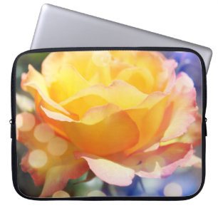 Capa Para Notebook Flor de rosa amarela esplêndida em borbulhamento d