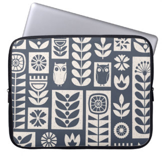 Capa Para Notebook Floral Escandinavo: Branco, Azul, Minimalista.