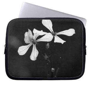 Capa Para Notebook floral preto e branco minimalista