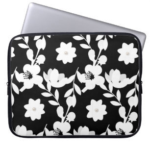 Capa Para Notebook Flores brancas com pérolas em preto