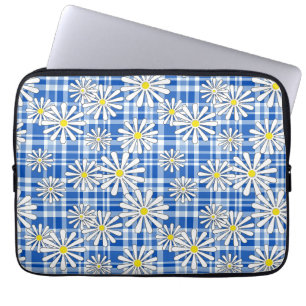 Capa Para Notebook Flores brancas de camomila em um fundo azul-contro