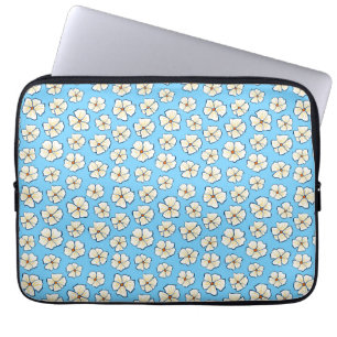 Capa Para Notebook Flores Brancas em um Fundo Azul