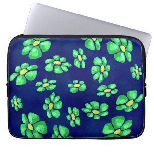 Capa Para Notebook Flores Brancas Verdes Aspiram em Fundo Azul