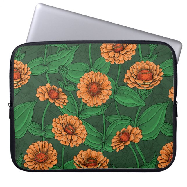 Capa Para Notebook Flores de Zinnia laranja, folhas verdes em verde e (Frente)