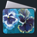 Capa Para Notebook Flores pansas pintura floral aqua azul<br><div class="desc">Belo caso floral de arte. Uma ideia de presente de excelente para um aniversário de 1rua ou apenas como uma arte utilizável para trabalho. Pintura original em papel colorido em guache e aquarela por Sarah Trett www.sarahtrett.com para www.mylittleeden.com</div>