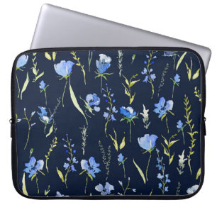 Capa Para Notebook Flores Rusticas Azuis: Ilustração Botânica.