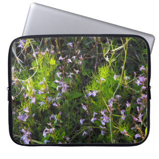 Capa Para Notebook Flores selvagens num Campo Verde