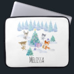 Capa Para Notebook Floresta Dançante - Caqueta de Natal<br><div class="desc">Uma bolsa de laptop com uma cena de natal mesquinha. Felizes animais florestais dançando em volta de uma árvore de Natal decorada. Design de aquarela festiva.</div>