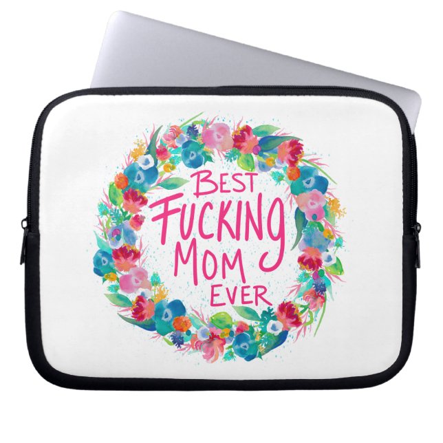 Capa Para Notebook Flower Wreath Melhor F*cking Mãe Nunca (Frente)