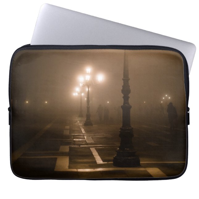 Capa Para Notebook Foggy Piazza San Marco, Veneza (Frente)