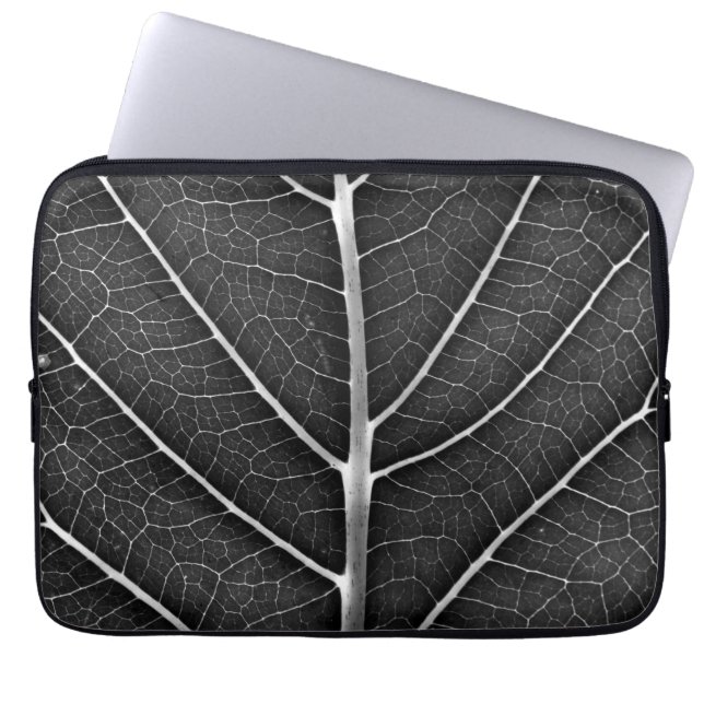Capa Para Notebook Folha brilhante em preto e branco close-up (Frente)