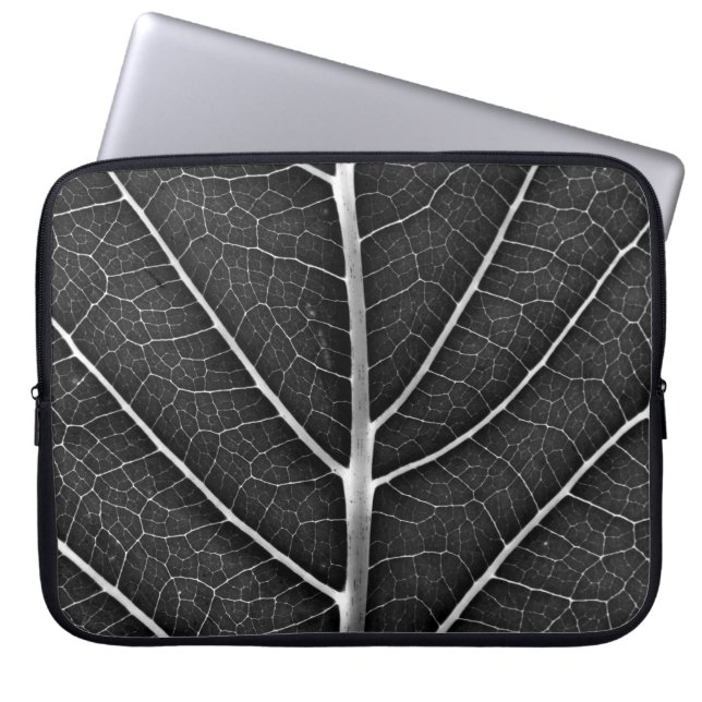 Capa Para Notebook Folha brilhante em preto e branco close-up (Frente)