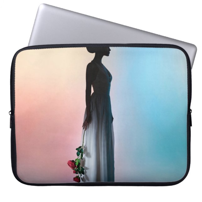 Capa Para Notebook Foto do estúdio de arte da bela mulher elegante (Frente)