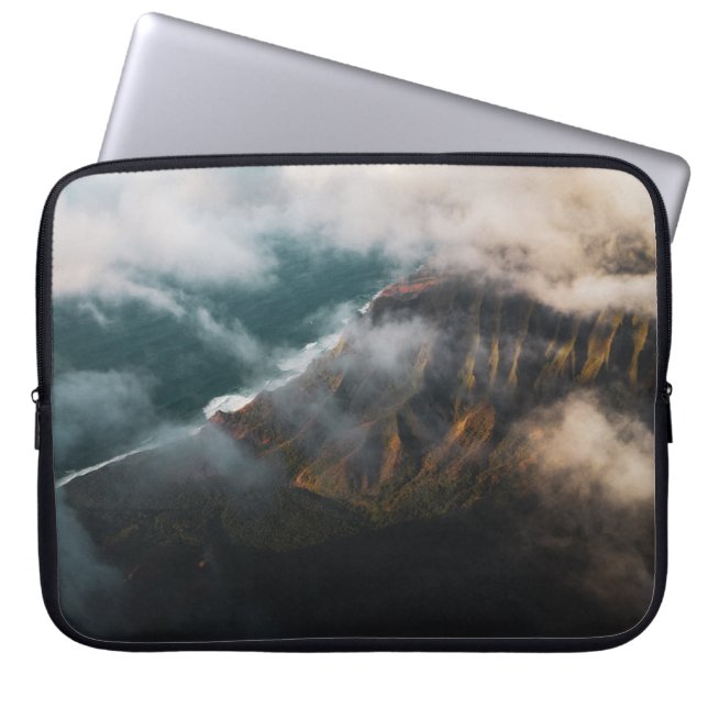CAPA PARA NOTEBOOK FOTOGRAFIA AERIAL DA MONTANHA ABRANGIDA PELO NEVO (Frente)