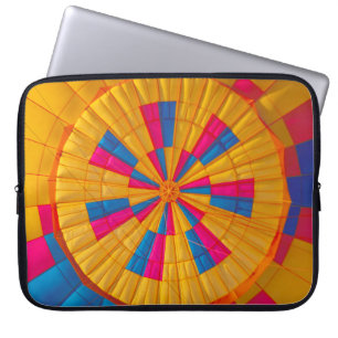 Capa Para Notebook Fotografia de baixo ângulo de amarelo, rosa e pre