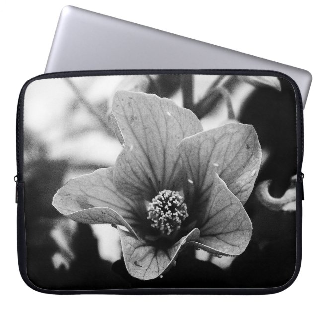 Capa Para Notebook Fotografia Floral a Preto e Branco (Frente)