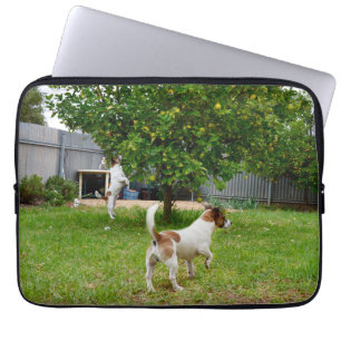 Capa Para Notebook Fox Terrier Saltando Em Uma Árvore,
