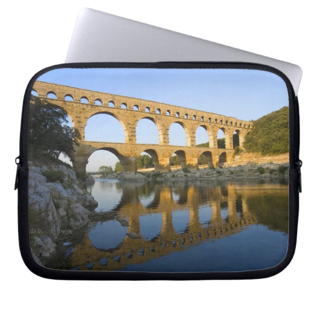 Capa Para Notebook França, Avinhão. O aqueduto romano Pont du Gard (Frente)