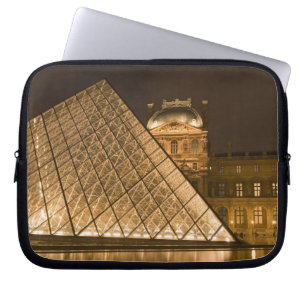 Capa Para Notebook França, Paris. O Louvre ao crepúsculo. Crédito 2