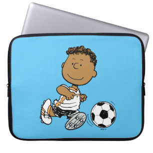 Capa Para Notebook Franklin Jogando Futebol