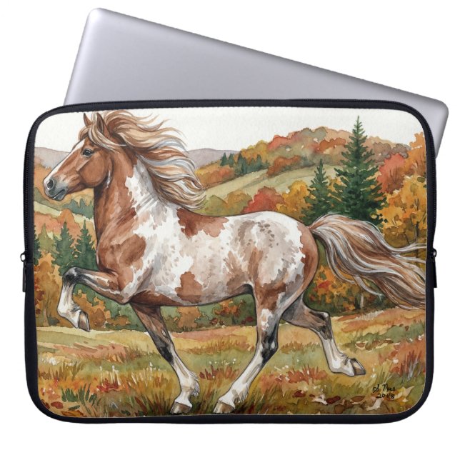 Capa Para Notebook Freya Icelandic Horse in Autumn Forest (Frente)