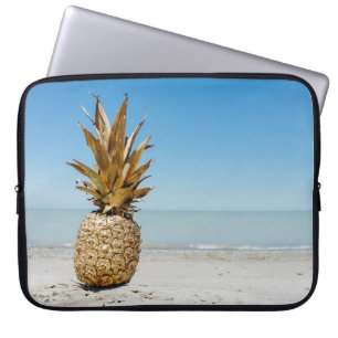 Capa Para Notebook Fruta de abacaxi castanho na costa