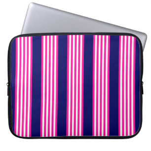 Capa Para Notebook Fuchsia e padrão de cinco faixas brancas com azul