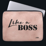 Capa Para Notebook Fundo do impressão de Rosegold "como texto de um<br><div class="desc">" Como a bolsa de laptop de um chefe" com um fundo impresso do rosegold.  Personalize as iniciais usando a ferramenta de Zazzle.</div>