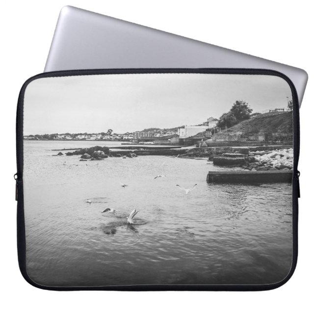 Capa Para Notebook Gaivotas voando sobre o oceano (Frente)