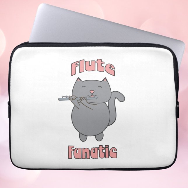 Capa Para Notebook Gata Cinzenta Fã de Flauta Rosa (A laptop sleeve with a cute flute playing gray cat and the words flute fanatic in pink.)
