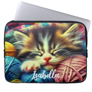 Capa Para Notebook Gatinho bonito dormindo debaixo de um cobertor