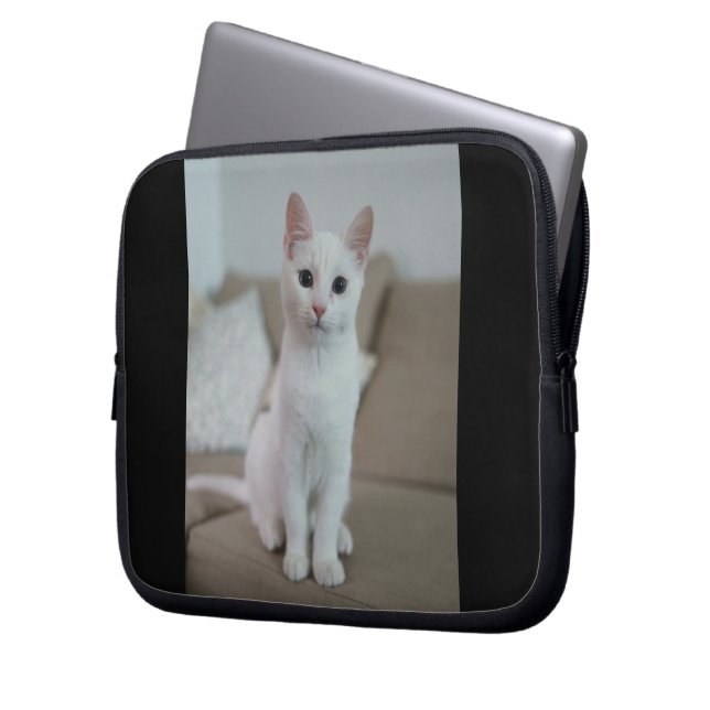 Capa Para Notebook Gato branco | Zazzle_Growth. (Frente Esquerda)