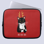 Capa Para Notebook Gato de Natal sarcástico<br><div class="desc">Um sarcástico engraçado,  irritado e sem entusiasmo gato de smoking preto e branco com chifres de Natal. Ho ho ho,  e todas essas coisas. Altere o texto ou remova-o para personalizar ainda mais.</div>