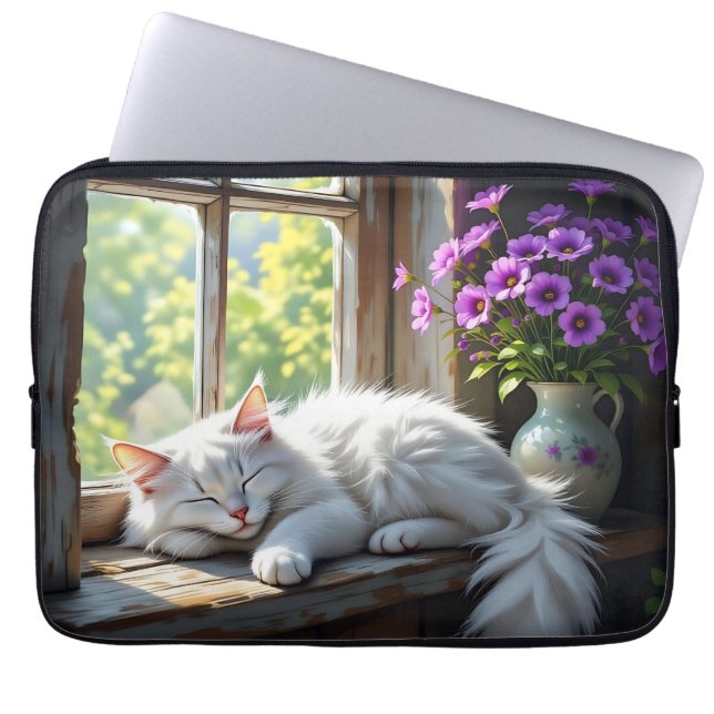 Capa Para Notebook Gato Dormindo no Peitoril da Janela | Flores Roxas (Frente)