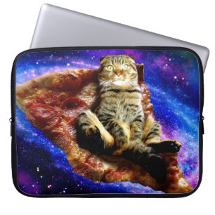 Capa Para Notebook Gato espacial deitado numa pizza