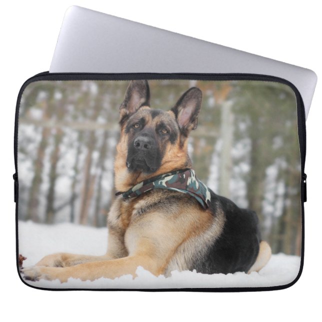 Capa Para Notebook German shepherd Na Neve (Frente)
