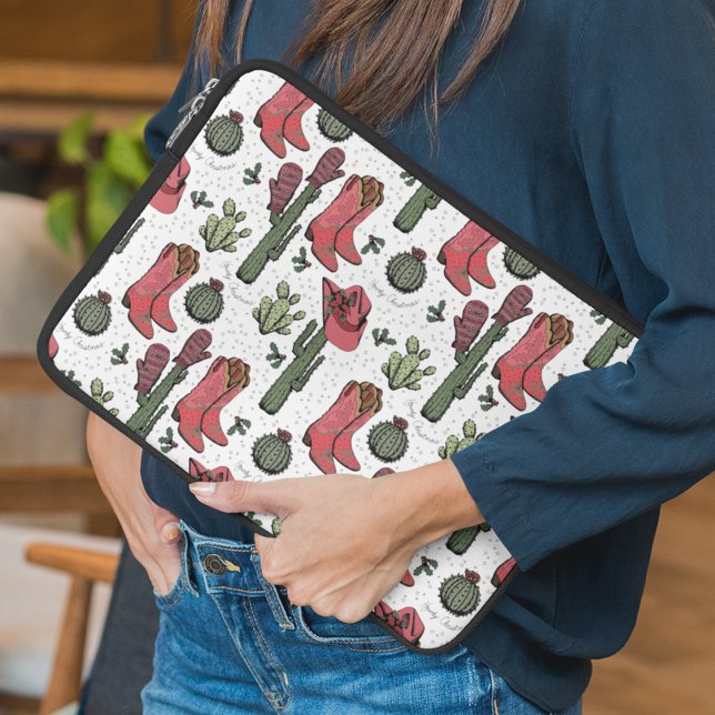 Capa Para Notebook Girassol Country Cowgirl Pink e Green ("Howdy Christmas" Country Christmas Cowgirl Boots, Hats, Mittens & Cactus. Hand-Drawn in Black Ink.)