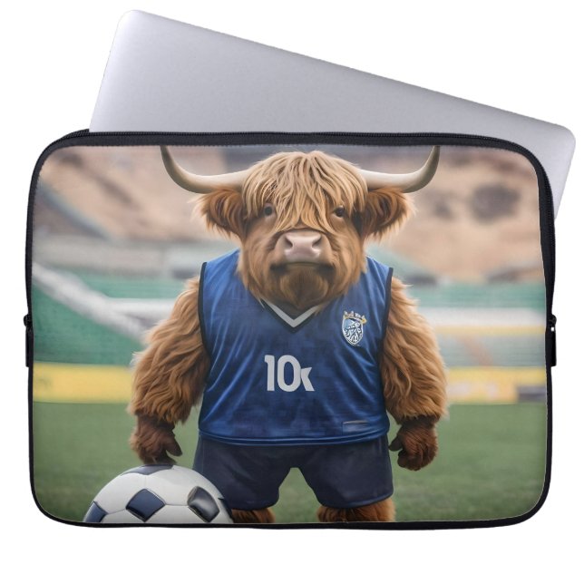 Capa Para Notebook "Goal-Getter: Uma Vaca do Planalto Vestida para o  (Frente)