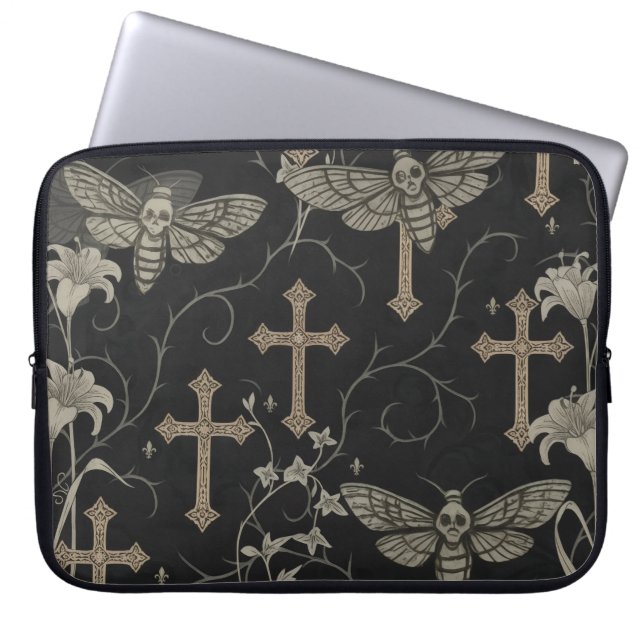 Capa Para Notebook Gothic Moth & Cross Laptop Sleeve (Frente)