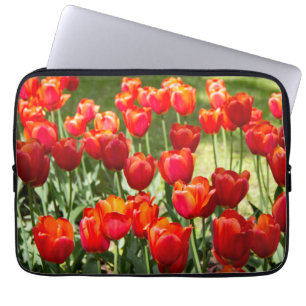 Capa Para Notebook Grande campo de tulipas vermelhas