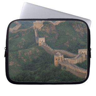 Capa Para Notebook Grande Muralha serpenteando pelas montanhas.