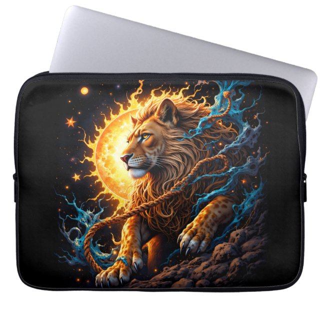 Capa Para Notebook Guardião do Limiar Solar – Leão do Equilíbrio (Frente)