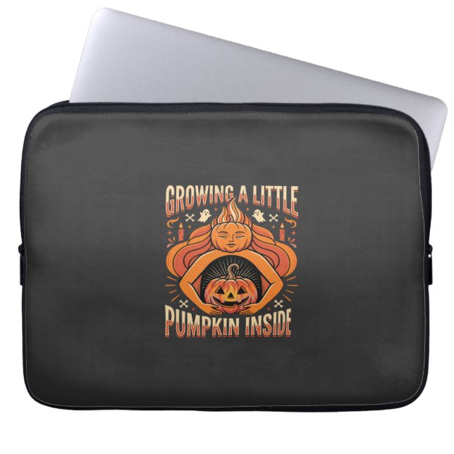 Capa Para Notebook Halloween Crescendo um Pequeno Abóbora Dentro da G (Frente)