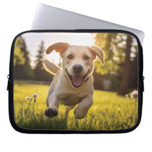 Capa Para Notebook Happy Labrador Puppy em execução