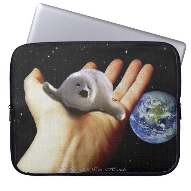 Capa Para Notebook Harp Seal Pup, Mão e Planeta Terra (Frente)