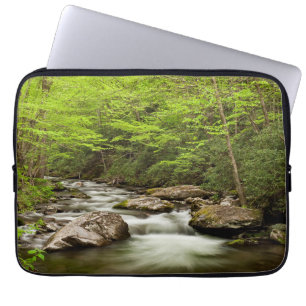 Capa Para Notebook Hetero Forrapk flui através da floresta