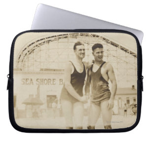 Capa Para Notebook Homens que estão na praia