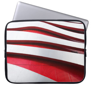 CAPA PARA NOTEBOOK IMAGEM DE METAL BRANCO E VERMELHO