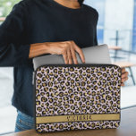 Capa Para Notebook Impressão em animais modernos<br><div class="desc">A bolsa de laptop de impressão animal moderna combina design elegância elegante com elegância personalizada. Apresentando um fundo de impressão animal cortado com espaço retangular para fins de personalização, este caso é acentuado com uma brisa luxuosa, mas selvagem, e espaço para seu nome, fazer-o exclusivamente seu. Construído com materiais duráveis...</div>